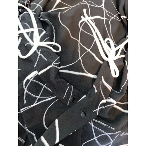 Vince Camuto size Small GUC Women’s Black White Thin Blouse Top Sleeve Cutout - Picture 7 of 11